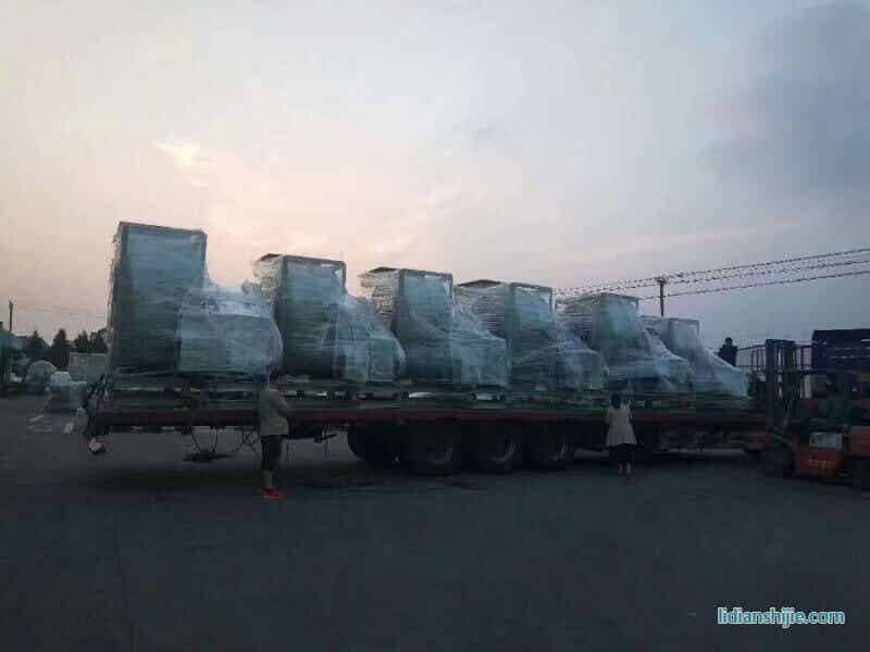 頂裕11臺玻璃鋼防腐風機發往江西某工地