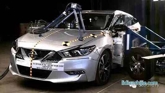 全球首款應(yīng)用磷酸鐵鋰離子電池的插電式油電混合動(dòng)力車