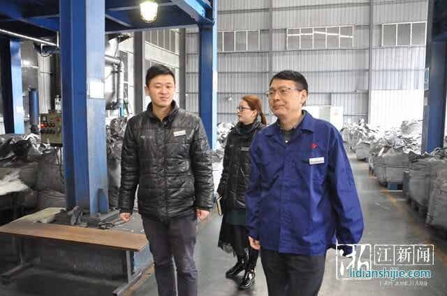 湖州創(chuàng)亞動力電池有限公司車間內(nèi)一派忙碌景象