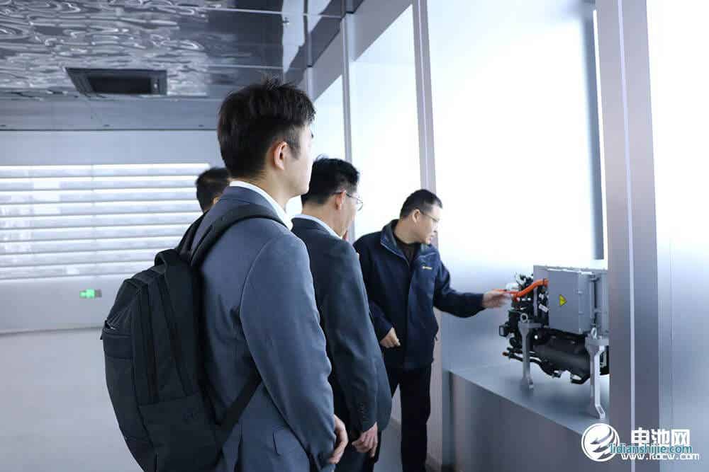 中國電池新能源產(chǎn)業(yè)鏈調(diào)研團一行參觀考察國鴻氫能