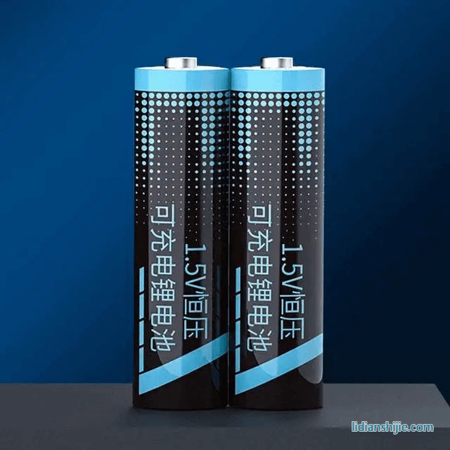 京�?号可充电锂电�?> 
</p>
<p>
	1.标称�Q�标准）电压�Q�电池在推荐的标准状态下工作�Ӟ��能稳定输出的电压�?
</p>
<p>
	2.最高电压：一�ơ性电池出厂时或可充电甉|���l�束充电时可能达到的最高电压�?
</p>
<p>
	3.定w���Q�电池在某种状态下攄����Ӟ��输出甉|��与输出时间的乘积�Q�用毫安���时�Q�mAh�Q�表�C�。例如标�U�电�?.5伏的5号锌锰电池用75�Ƨ的电阻攄����Q�放�는����约�?0毫安�Q�至�l�止电压0.9伏，可工�?3���时�Q�在此种工作状态下的容量约�?0�Q�mA�Q��?3�Q�h�Q?860mAh�?
</p>
<p>
	同一�U�电池的定w��是随工作状态而变化的�Q�放�는����越大，�q�箋工作旉������长�Q�容量越���。例如前�q?号锌锰电�?毫安���电���放电，定w��可以高达1100mAh�Q�工�?20���时�Q�，而在380毫安大电���放甉|���Q�容量仅�?50mAh�Q�每天工�?分钟�Q�篏计工�?8分钟�Q�。厂家公布的定w���U�Cؓ额定定w���Q�是厂家在特定的试验条�g下测定的�Q�因此判断某�U�电池容量是否够用，首先要知道厂家的���试条�g�Q�还应当比较厂家的测试条件与我们实际的��用条件有何异同�?��L��池在相机上的使用条�g�l�常比厂家的试验条�g更�ؓ苛刻�Q�例如多�?��L��性电池的���试甉|��都比自动调焦的相��Z��使用的��^均电���低�Q�测试的�l�止电压又定�?.9伏，因此实际使用时的定w�����大大低于额定容量�?
</p>
<p>
	4.抗泄漏性：在各�U�恶劣的存储与��用条件下�Q�防止电池漏液的能力�?
</p>
<p>
	5.大电���放电能力：大电���放�늚�能力���强�Q�可能提供的甉|�����大、大甉|��攄���时的定w��下降���少�?
</p>]]></content><pubDate>2014-05-04 14:05:43</pubDate></item><item id=