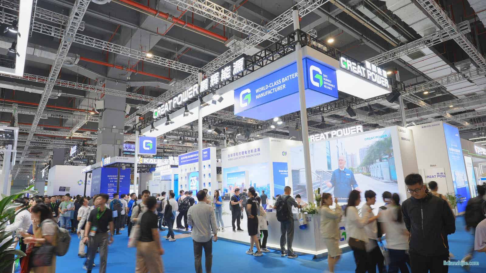 SNEC展會現場,鵬輝能源展臺人氣火爆 SNEC展會現場,鵬輝能源展臺人氣火爆