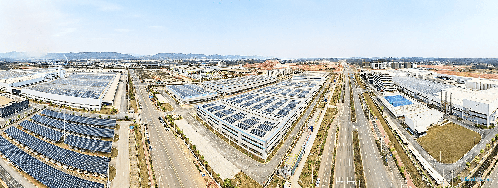 在東部新城伶俐片區(qū)，產(chǎn)業(yè)聚鏈成群，產(chǎn)業(yè)發(fā)展蒸蒸日上。本報(bào)記者黃紅錦 攝