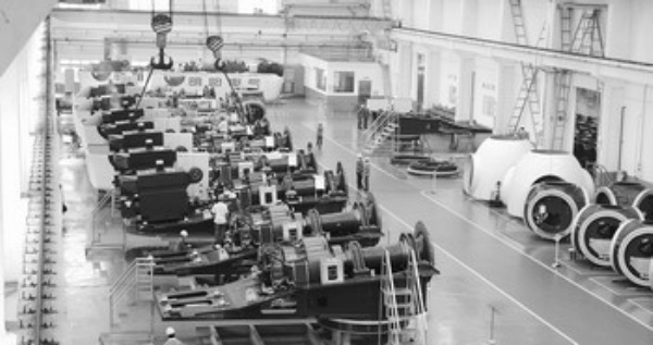 明陽電氣集團公司生產(chǎn)車間的風力發(fā)電設備